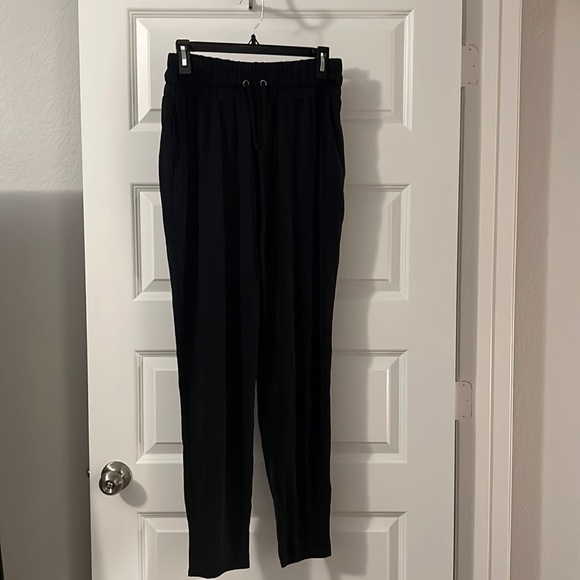 Fabletics black Blaine Harem pull on Pant II SZ M NWT workout pants comfortable - Picture 1 of 15